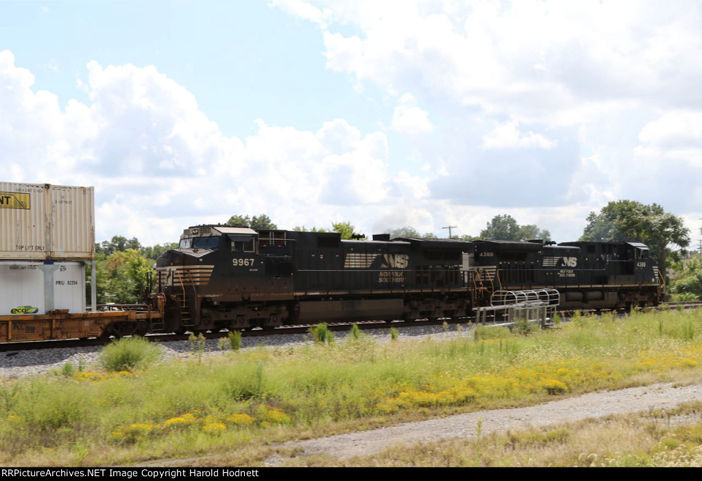 NS 9967 & 4388 are DPU's on train 28R